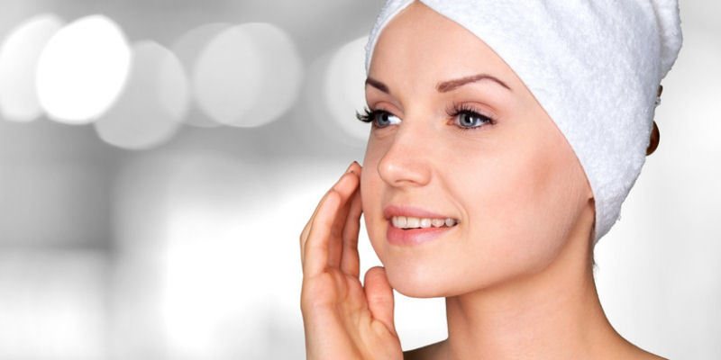 Heimanwendung eines Mikrodermabrasion Geraets Heimanwendung eines Mikrodermabrasion Geraets