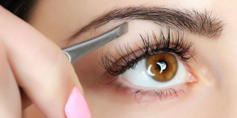 Augenbrauen richtig zupfen