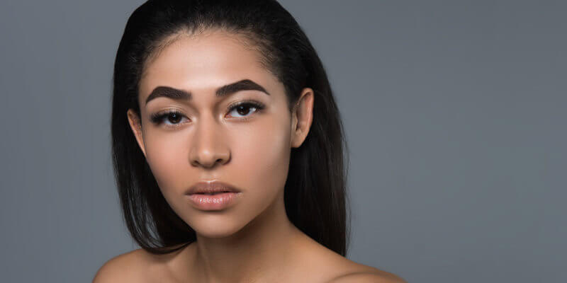 Glaetteisen Sleek Look mit offenen Haaren