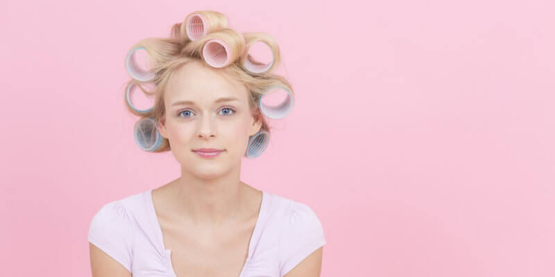 Glatte Haare mit Lockenwicklern