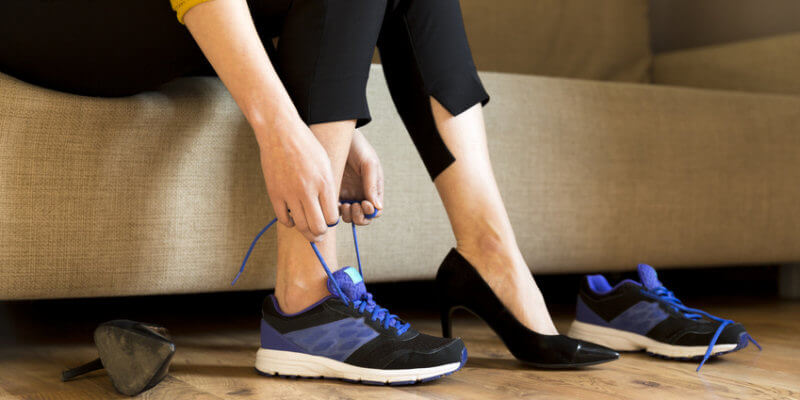 richtiges Schuhwerk tragen gegen Hallux Valgus