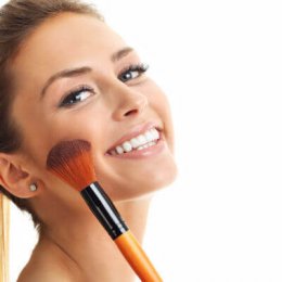 Die-besten-Beauty-Tipps-zum-Ueberschminken-von-Mitessern-und-Pickeln